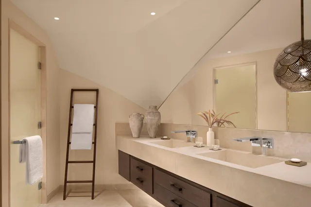 1 Bedroom, Water Villa, Sunset, King Bed، Nujuma, a Ritz-Carlton Reserve 2/2