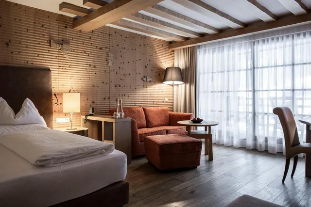 جناح جونيور، HOTEL ADLER BALANCE 6/9
