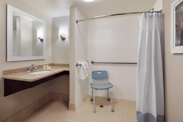 استوديو سوبيريور بسرير كينج مع أريكة، TownePlace Suites Midland 6/8