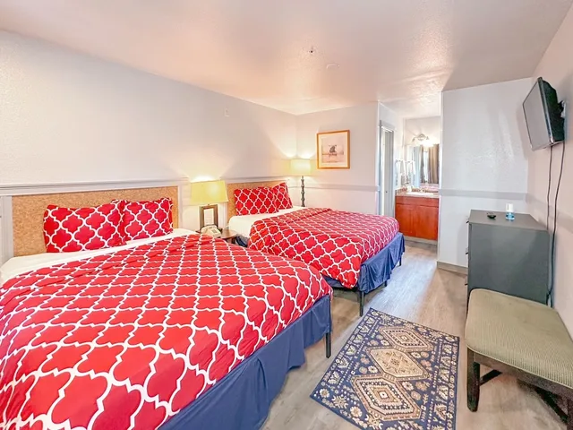 غرفة أساسية بسريرين كوين، Americas Inn and Suite 1/2