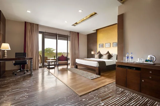 جناح بسرير كينج للمدخنين، Ramada by Wyndham Ajmer 5/7