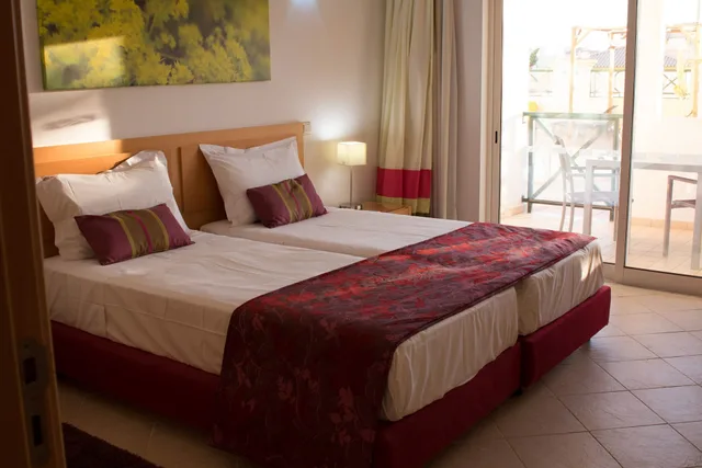 Deluxe One-Bedroom Apartment (2 Adults)، Grand Muthu Forte do Vale 1/5