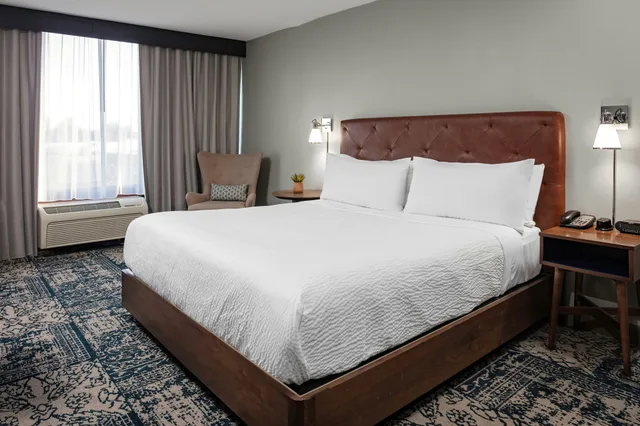 غرفة بسرير كينج، Four Points By Sheraton Memphis East 2/12
