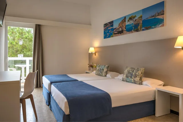 Room, Quadruple, Single Bed, htop Caleta Palace 2/5