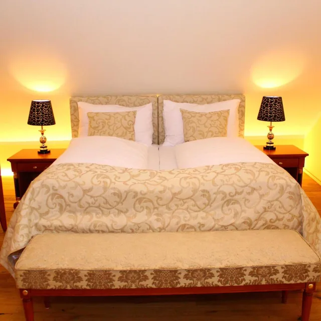 Room, Double Bed, See Gruner Baum 4/4