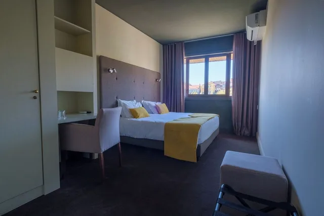 غرفة بريميوم بسريرين منفصلين، Vilar Oporto Hotel 2/5