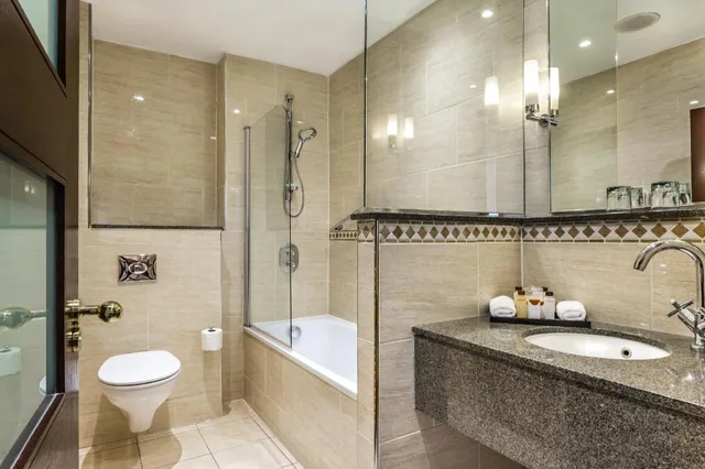 3 Bedrooms, Suite, Castle View, 3 Bathrooms, Living Area، The Caledonian Edinburgh, Curio Collection by Hilton 9/10