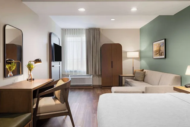 غرفة بسرير كينج، La Quinta Inn and Suites by Wyndham Lincoln 2/4