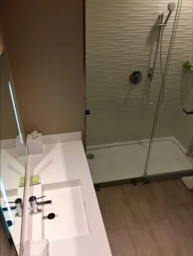 غرفة ديلوكس بسريرين مزدوجين بشرفة، AC HOTEL BY MARRIOTT GUATEMALA CITY 2/4