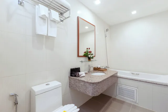 جناح بسرير كينج وسريرين منفصلين بإطلالة على المسبح بغرفتي نوم، Elite Suites Patong 10/10