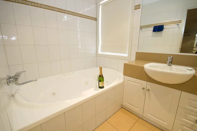 Spa, Studio, King Bed، ANCHORAGE MOTEL AND VILLAS 3/3