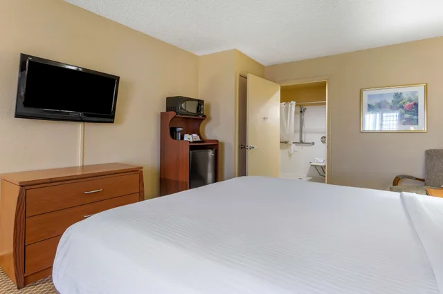 Suite, King Bed, Adult Only, Accessible, Best Western Cottonwood Inn 7/10