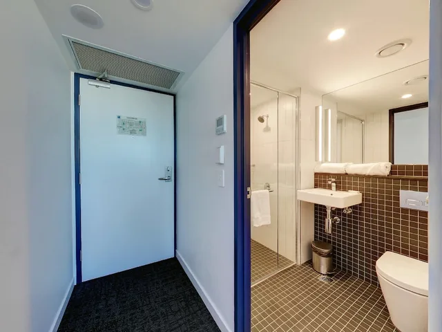 غرفة عائلية بسرير مزدوج وسريرين منفصلين، Ibis Budget Sydney Airport 7/9