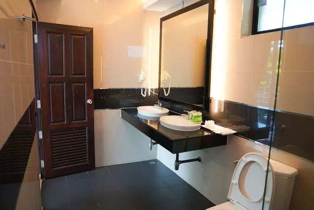 غرفة عائلية رباعية بسريرين كينج، Silver Sand Samed Hotel & Resort 2/2