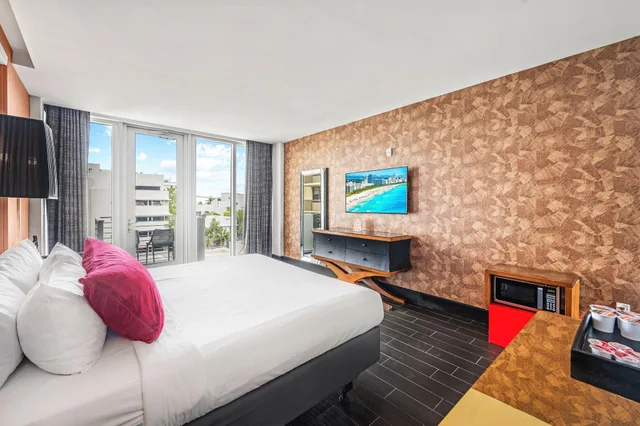 Suite, King Bed, Fairwind Hotel Miami Beach 3/5