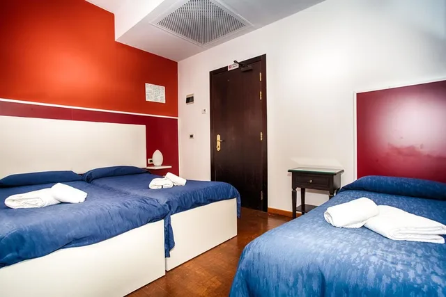 غرفة قياسية ثلاثية، Hotel Trieste 1/3