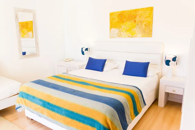 Room, Twin Beds, with Extra Bed, Casa Do Outeiro 1/7