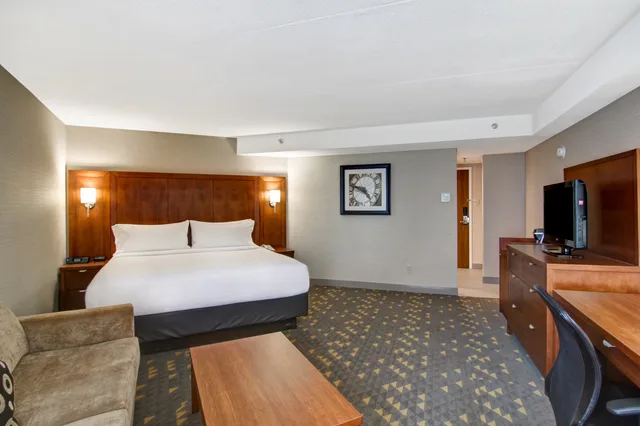 غرفة تنفيذية بسرير كينج، Holiday Inn Oakville Centre 1/5