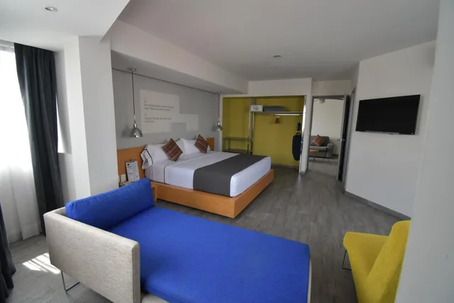 جناح بسرير كينج مع أريكة، Hotel Perla Central 6/9