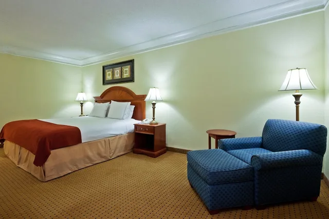 جناح بسرير كينج مع أريكة، Holiday Inn Express Ringgold 1/1