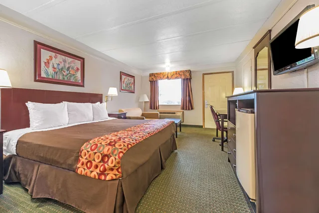 غرفة بسرير مزدوج، Days Inn by Wyndham Gainesville 2/2