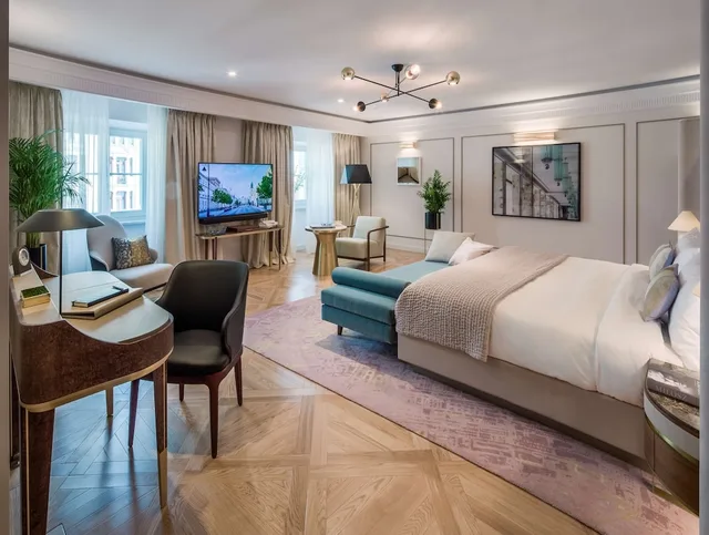 Raffles, King Bed، RAFFLES EUROPEJSKI WARSAW 9/10