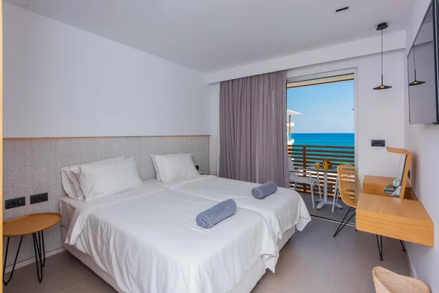 غرفة سوبيريور بإطلالة على البحر، Enorme Ammos Beach 1/3