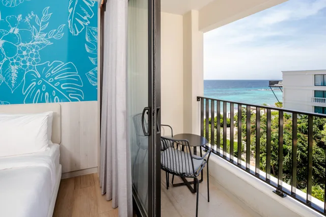 Room, 2 Queen Beds, Partial Ocean View, Curacao Marriott Beach Resort 4/7