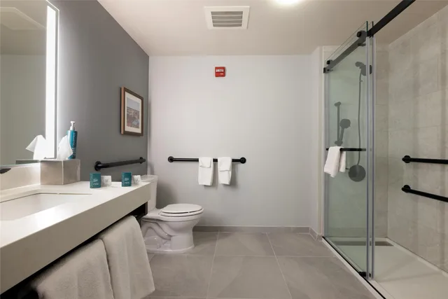 Studio, King Bed, Bathtub, Accessible, DoubleTree by Hilton Hotel Savannah Airport 9/10
