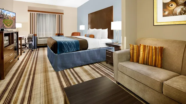 غرفة قياسية بسرير كينج مع أريكة، Best Western Plus Washington Hotel 3/6