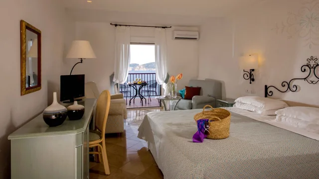 جناح جونيور بسرير كينج بإطلالة على البحر مع أريكة، El Faro Hotel 1/4