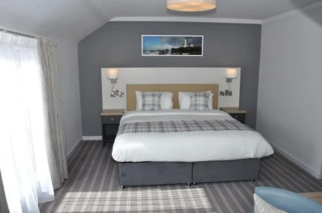 Family Suite, Queen Bed, Sofa, North West Castle Hotel 1/4