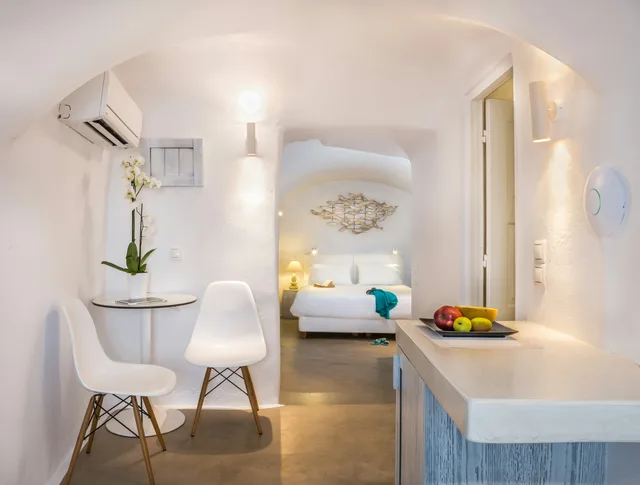 Superior, Double Bed, Caldera View، On The Rocks Santorini - Adults only 1/3