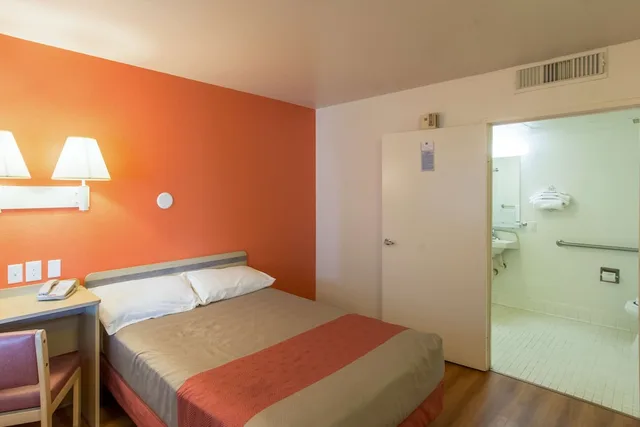 غرفة ديلوكس بسرير كوين، Motel6 Redding, CA - North 4/7