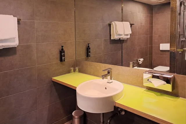 غرفة قياسية بثلاثة أسرّة لذوي الإعاقة، Select Hotel A1 Bremen 1/2