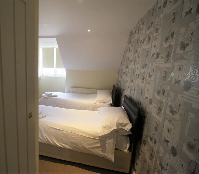 غرفة بسريرين منفصلين، The Saracens Head Hotel 2/4