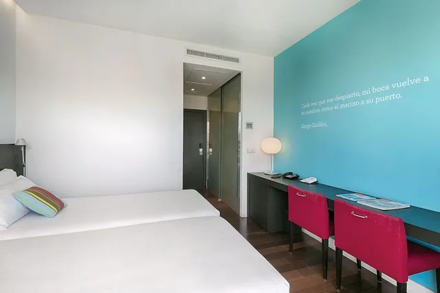 جناح جونيور مفردة بسرير كينج مع أريكة بحوض جاكوزي، Sea You Hotel Port Valencia 1/3