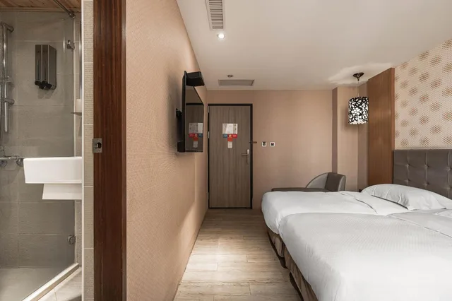 Twin Room, The Riverside Hotel Hengchun 5/6