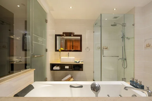 Senior, Deluxe, Queen Bed، The Sailing Bay Beach Resort 5/8