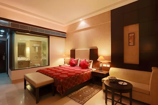 غرفة ديلوكس بسرير مزدوج وسريرين منفصلين، Airport Residency 2/3