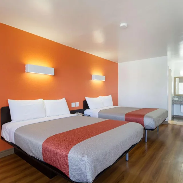 غرفة بسريرين كوين لذوي الإعاقة، Motel6 Claremont, CA 2/8