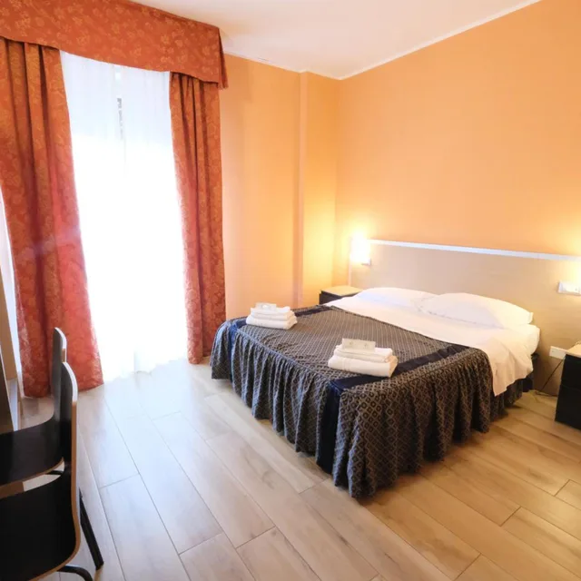 Room, Double Bed, Hotel Lugano 5/10