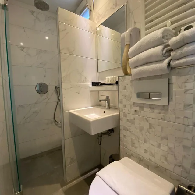 غرفة ثلاثية بشرفة، Alp Hotel Amsterdam 6/6
