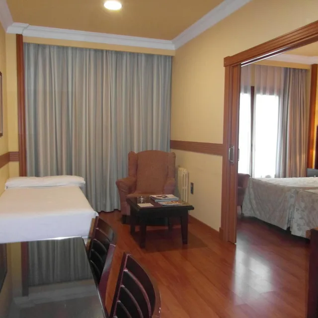 Room, Double Bed, with Extra Bed, Hotel Ii Castillas Avila 4/6