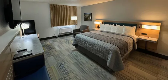 غرفة قياسية بسرير كينج، Park Inn by Radisson Maryville 1/6