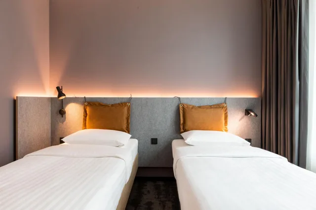 Moxy, Twin Beds، Moxy Wuerzburg 3/6
