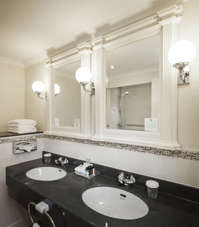 جناح ركني بسرير كينج، Holiday Inn London Sutton 5/6