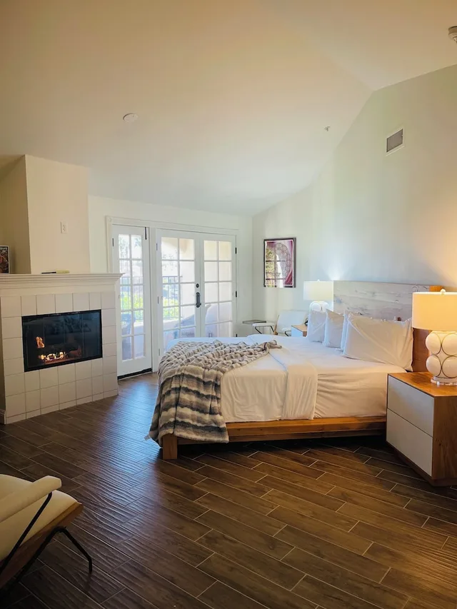 غرفة سوبيريور بسرير كينج، The Chateau at Lake La Quinta 1/3