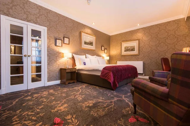 غرفة كلاسيكية كبيرة بسرير كينج، Kingsmills Hotel 5/7
