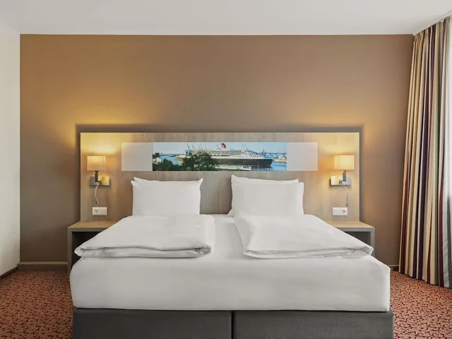 غرفة بريفيليج بسرير مزدوج مع أريكة، Mercure Hotel Hamburg Am Volkspark 7/10